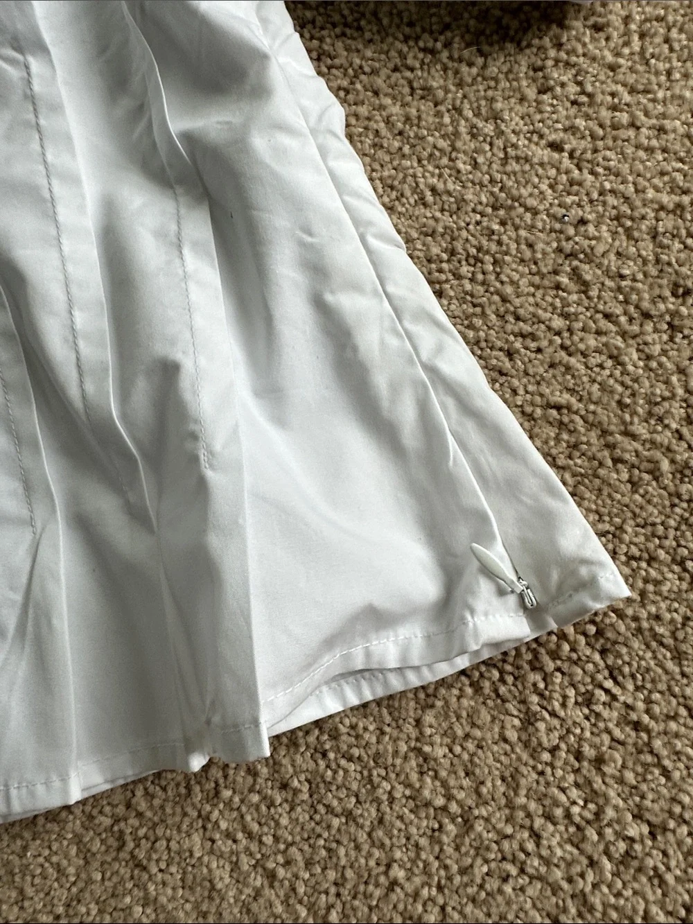 Banana Republic poplin cotton White V-Neck Puff-Sleeve Blouse. Cinched waist